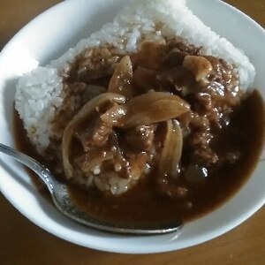 たっぷりの玉ねぎと牛すじカレー♪